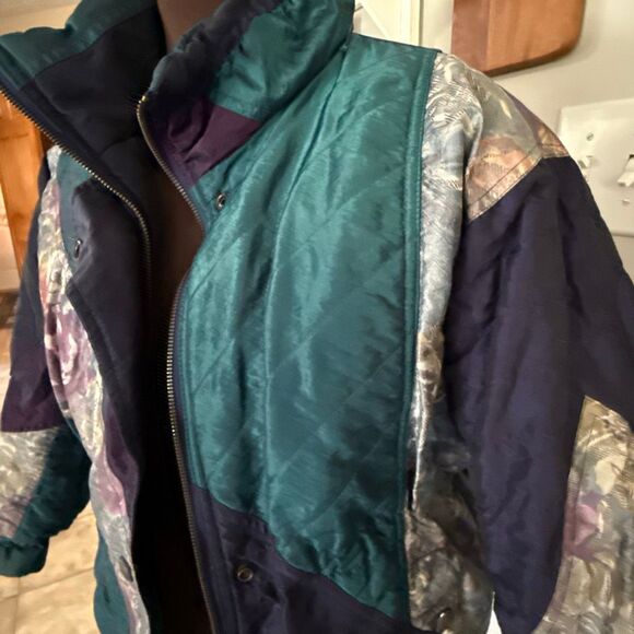 Vintage innovations by Izzy 1990s women’s puffer coat size small iridescent flor - Picture 2 of 11